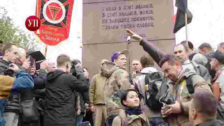 У Києві правоохоронці затримали чоловіка за нацистське вітання