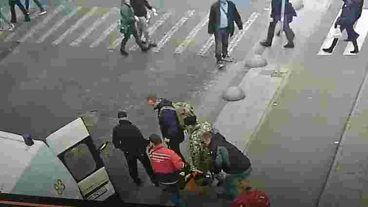 Через нелегальні дитячі машинки в центрі Львова пенсіонерка потрапила до лікарні