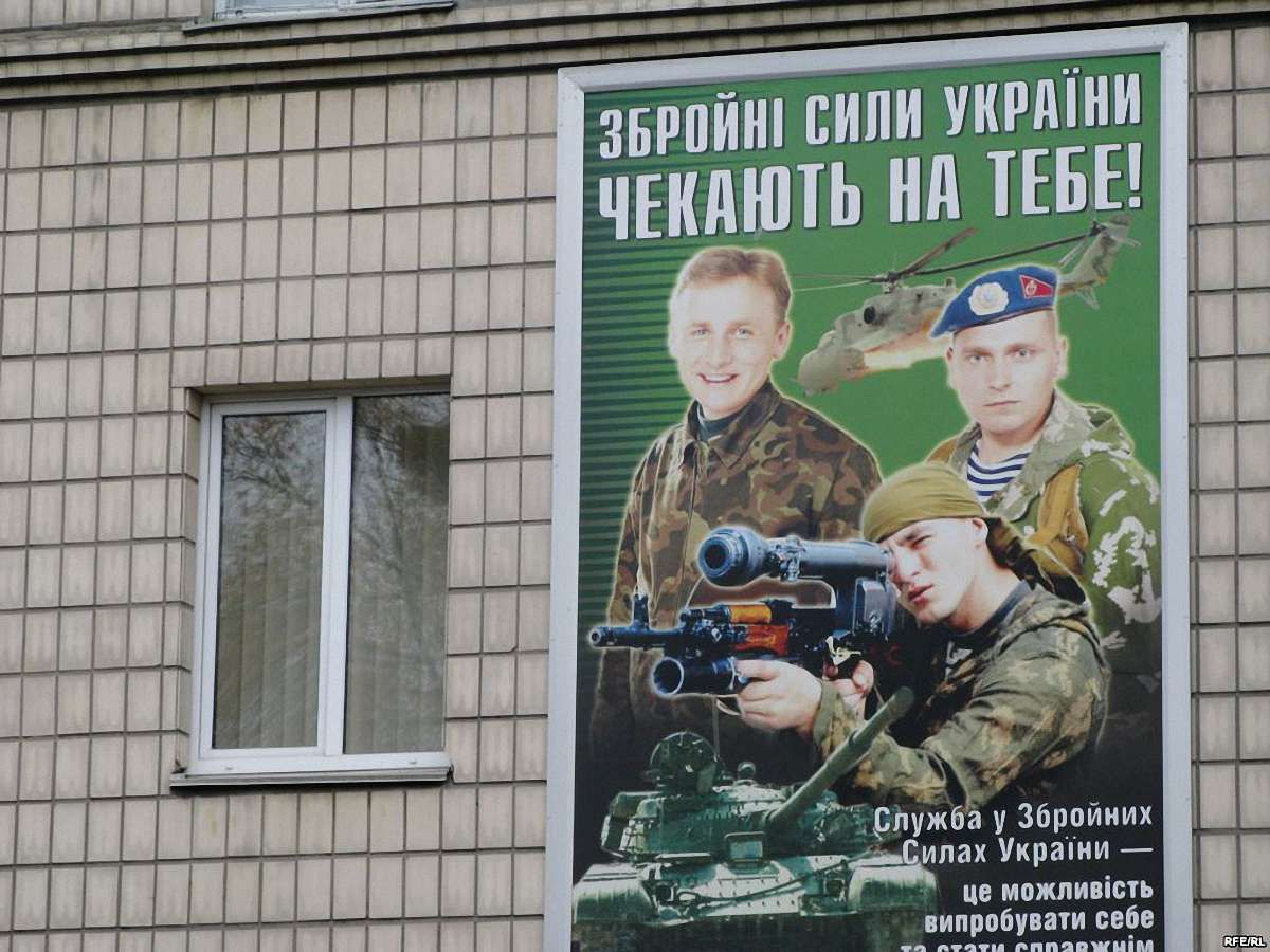 В Івано-Франківську поліція затримала п'яного хулігана і відвезла його до військкомату