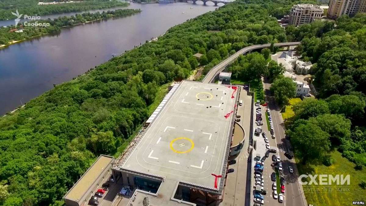 Праворадикали захопили «вертолітний майданчик Януковича» у Києві