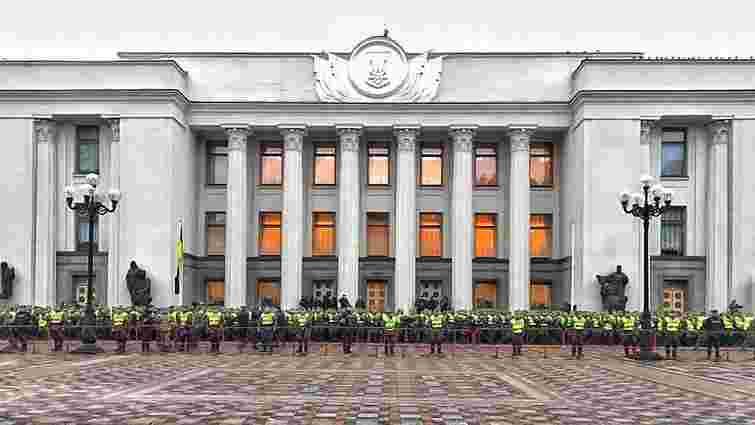 У Києві силовики перед акціями протесту оточили урядовий квартал