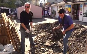 Уночі невідомі розкопали ринок «Вернісаж» в центрі Львова