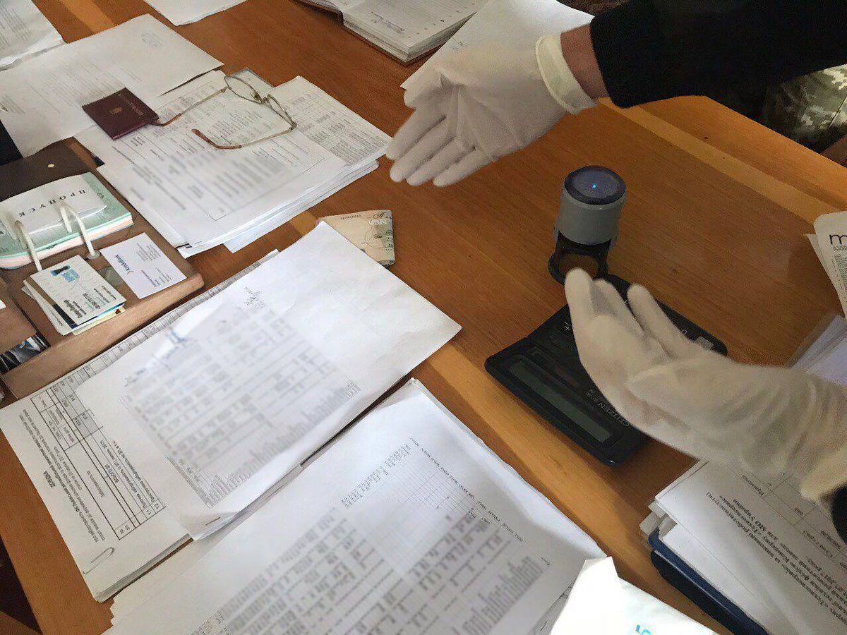 Директора військового заводу у Львові суд оштрафував  на ₴25,5 тис. за хабар