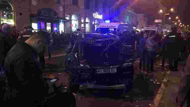 В Харкові внаслідок ДТП позашляховик в’їхав у натовп: загинули п'ятеро людей