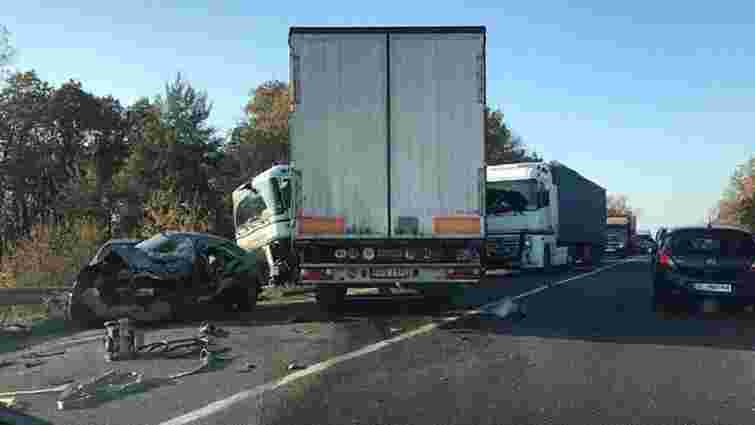 На об’їзній дорозі Львова унаслідок ДТП з вантажівкою загинув чоловік