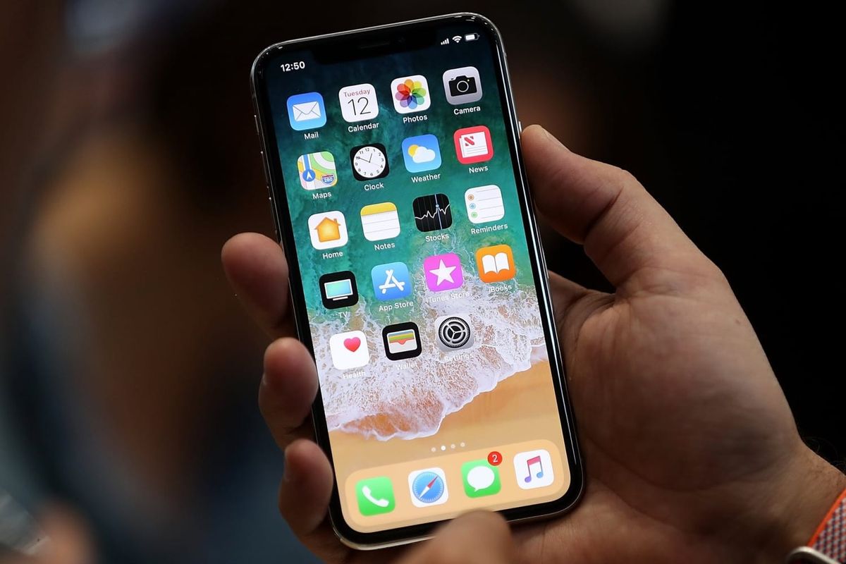 Apple анонсувала бюджетний варіант нового смартфону iPhone X