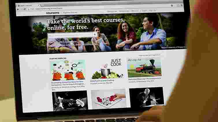 Освітній портал Coursera запустив повноцінні безкоштовні курси навчання професіям