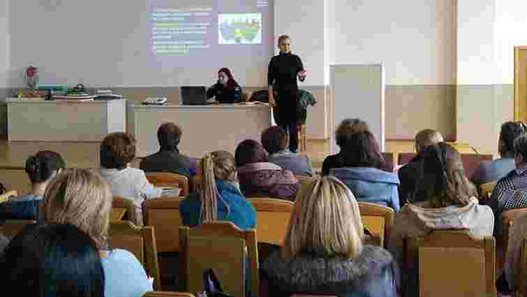 Львівські патрульні обговорили з психологами та педагогами методи протидії насильства у школах