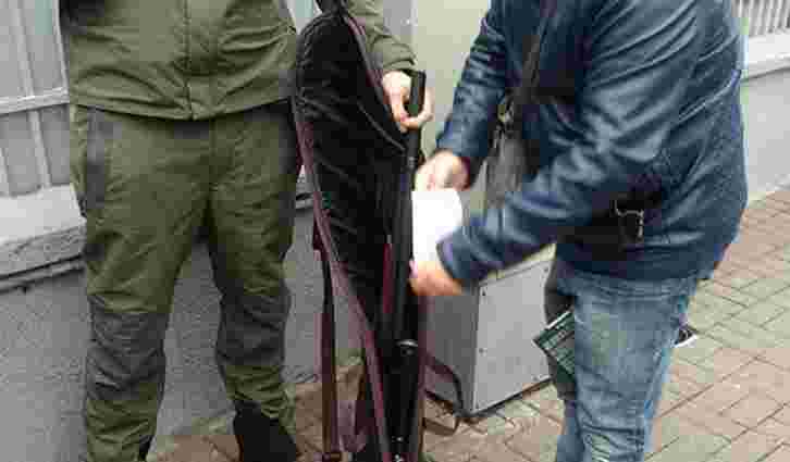У Києві чоловік із зброєю намагався потрапити на акцію під Верховною Радою