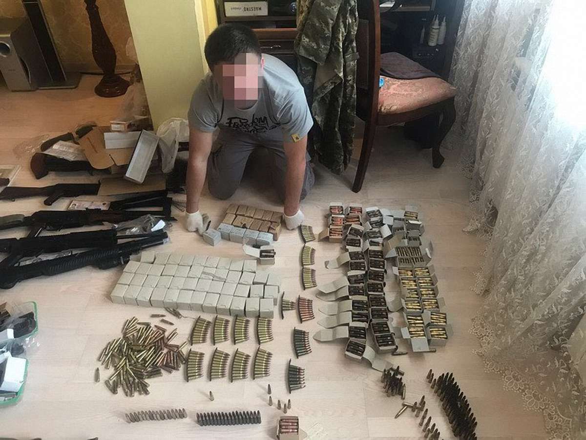 У Києві СБУ вилучила велику кількість зброї та боєприпасів