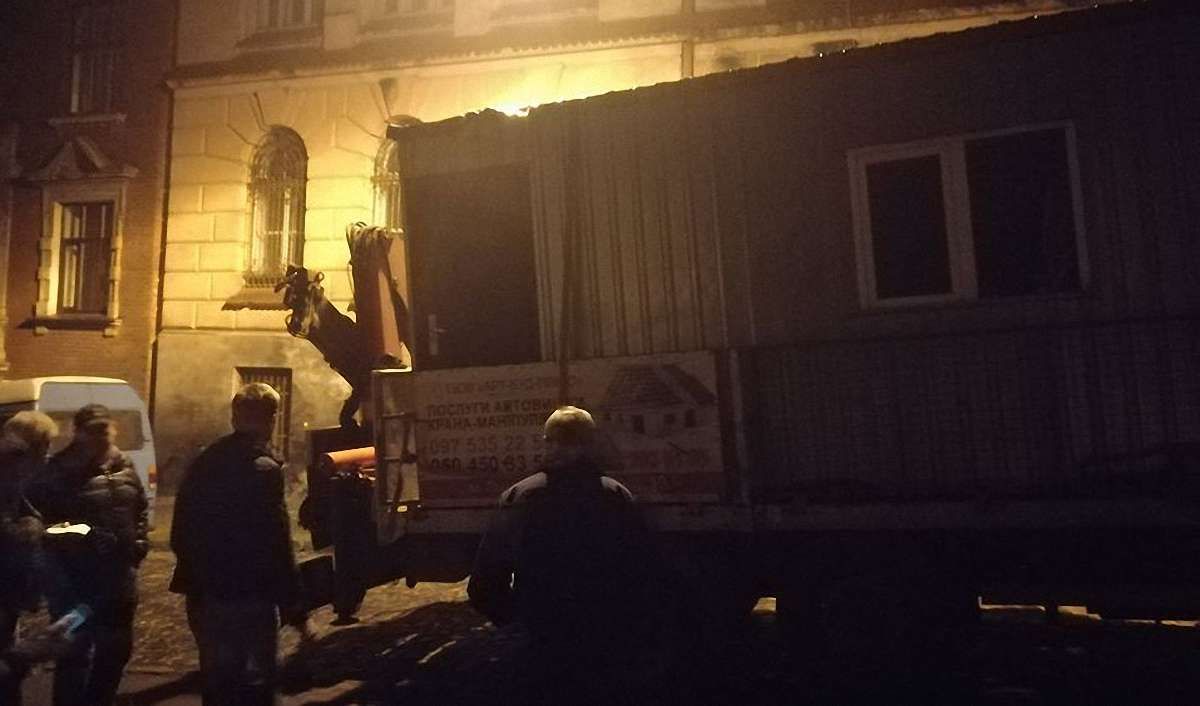 В ніч на суботу на скандальне будівництво у центрі Львова намагались завезти техніку 