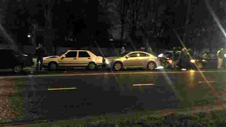 У Львові п’яний водій спричинив ДТП з п’ятьма автомобілями
