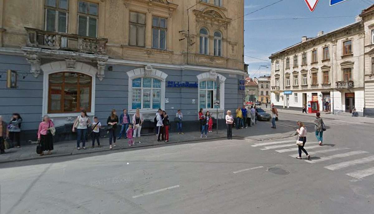 У Львові на вул. Шота Руставелі перенесуть тролейбусну зупинку