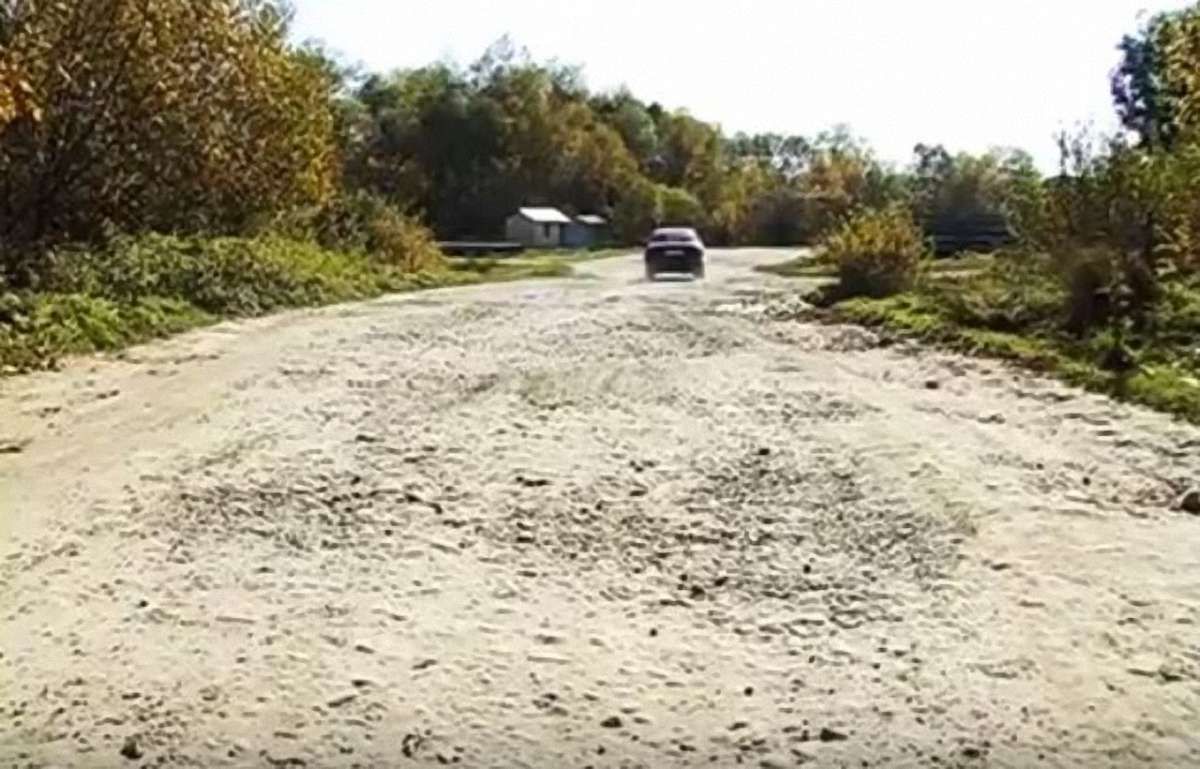 Міністр інфраструктури заявив про ремонт дороги до села, де народився Степан Бандера