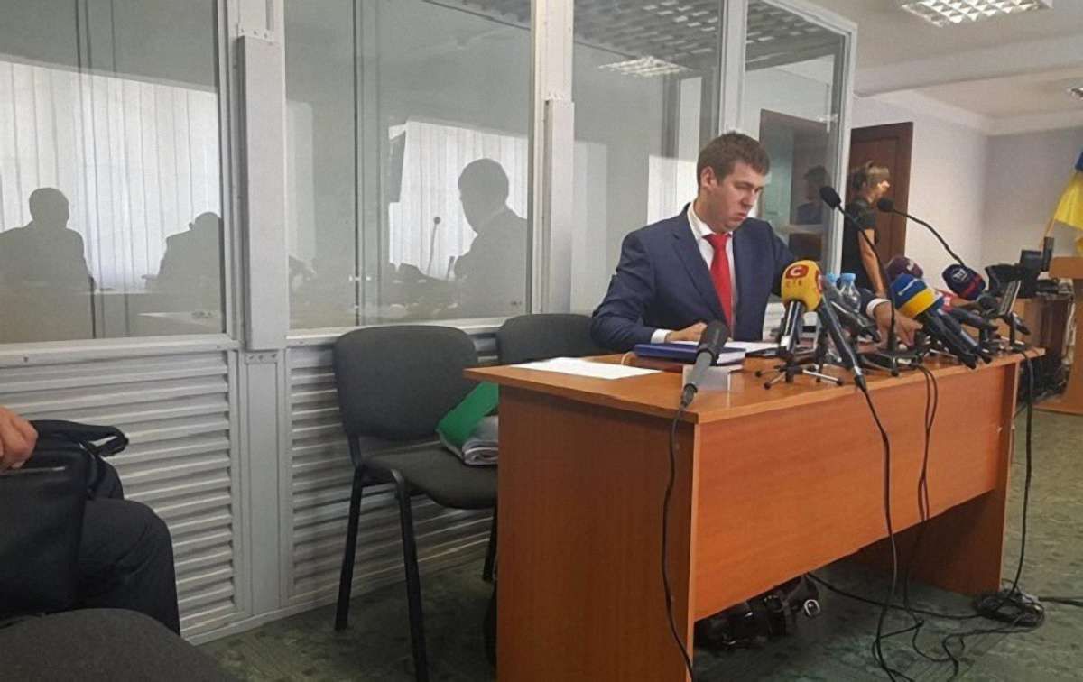 Суд відсторонив державного адвоката екс-президента Януковича