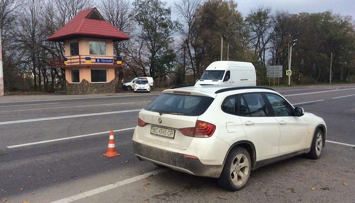Поліція примусово вилучила водійське посвідчення екс-чиновниці ЛОДА Поліни Лі
