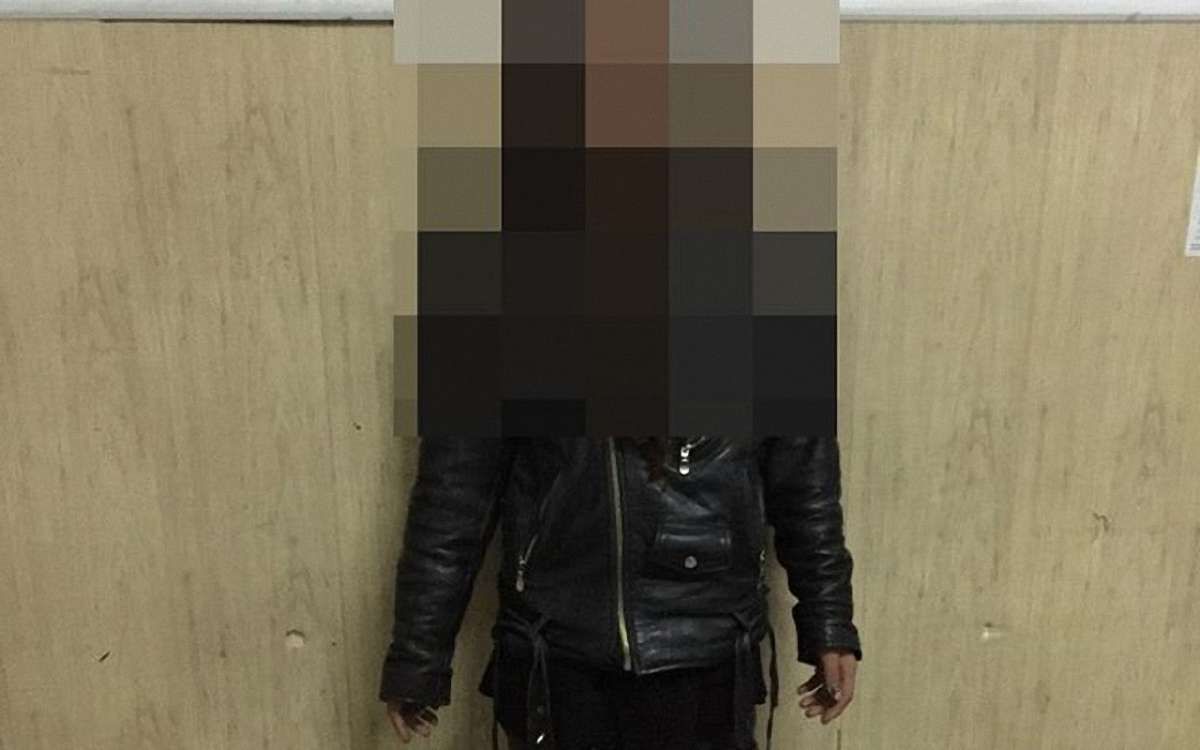 Патрульні затримали 26-річного іноземця, що погрожував чоловіку ножем у центрі Львова