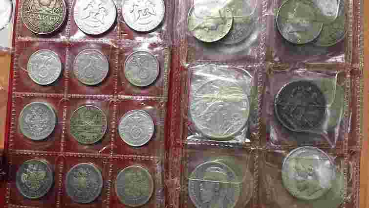 У львівському аеропорту виявили контрабанду цінних монет