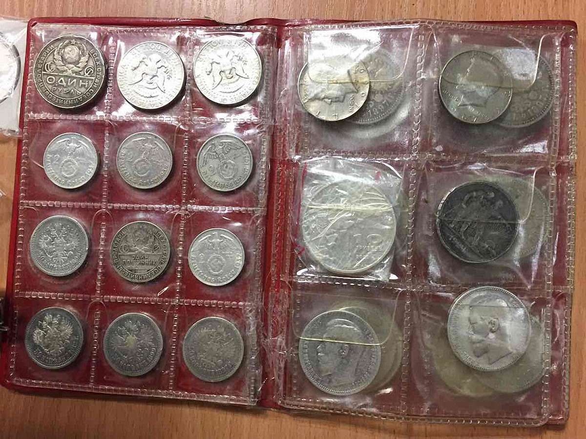 У львівському аеропорту виявили контрабанду цінних монет