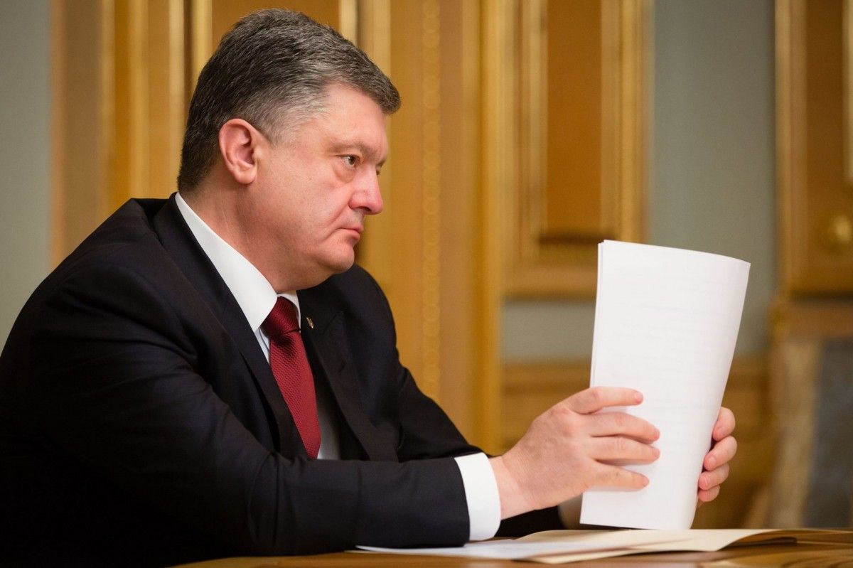 Порошенко підписав закон про переведення бухгалтерського обліку на стандарти ЄС