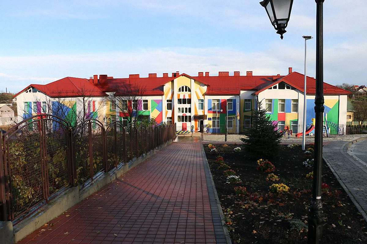 У селі під Львовом відкрили дитсадок на 150 дітей