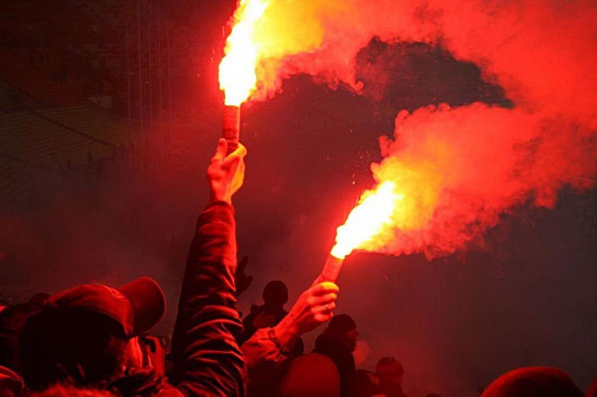 УЄФА оштрафував «Шахтар» за поведінку фанатів на матчі проти «Наполі»