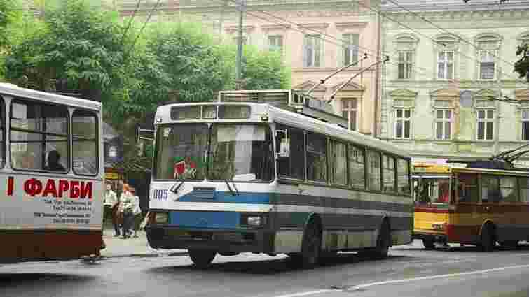 На зупинці у Львові раптово помер водій тролейбуса