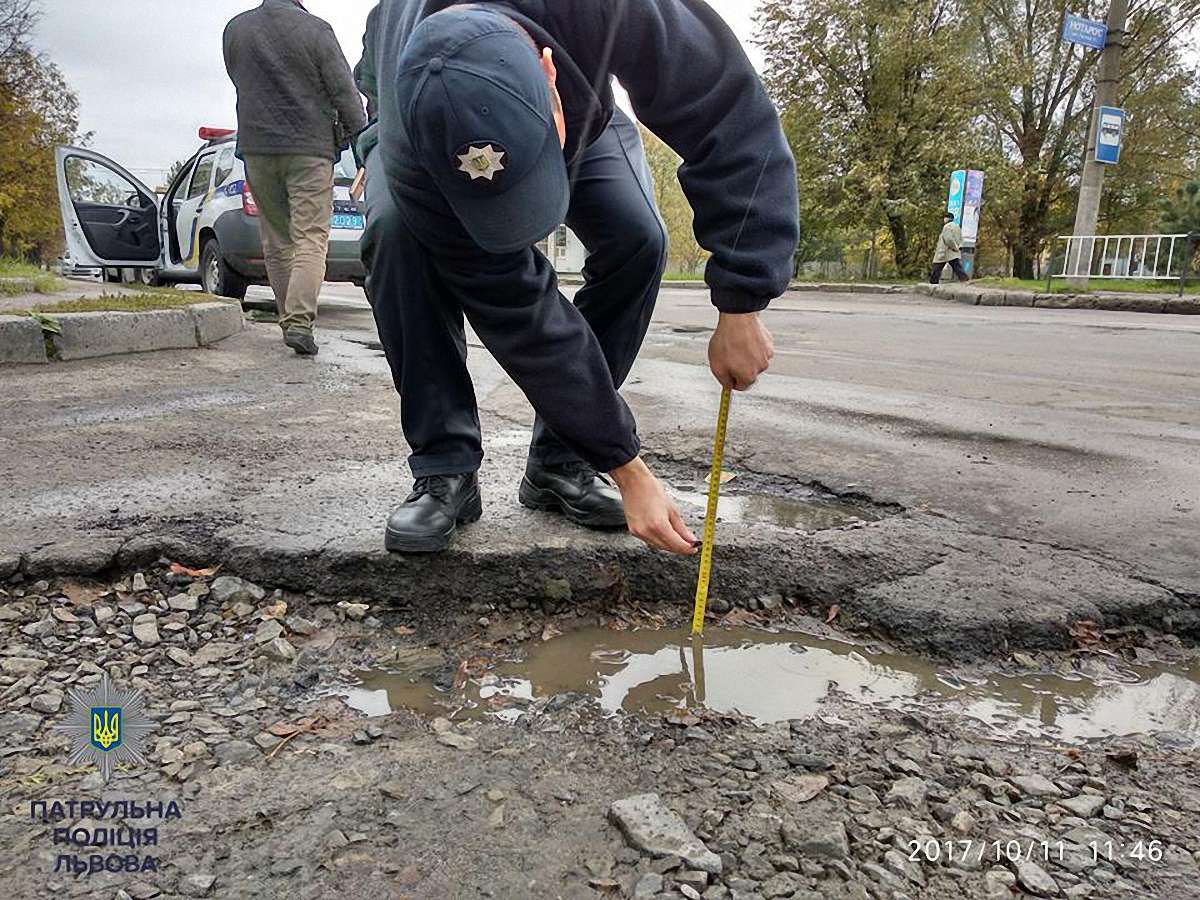 Посадовців трьох районних адміністрацій Львова оштрафували за неналежний стан доріг