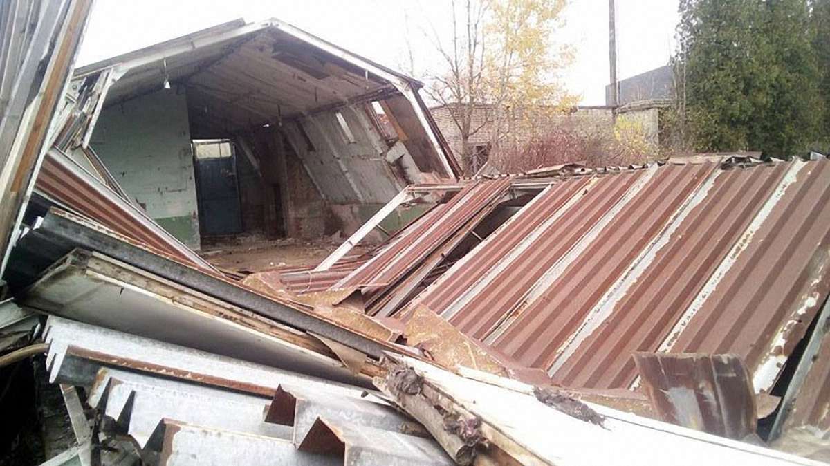 У Пустомитах внаслідок обвалу промислової будівлі загинув чоловік