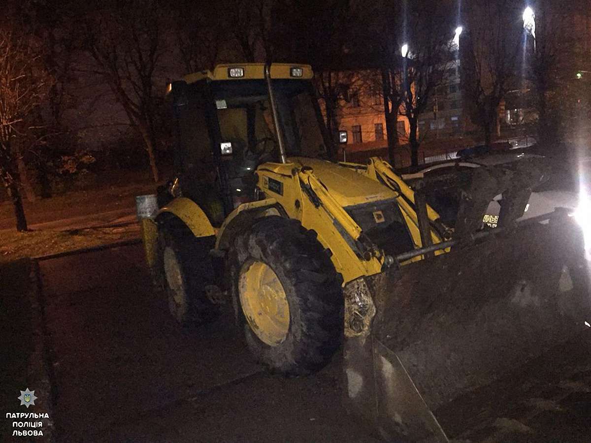 Вночі у Львові затримали нетверезого тракториста, який порушував ПДР