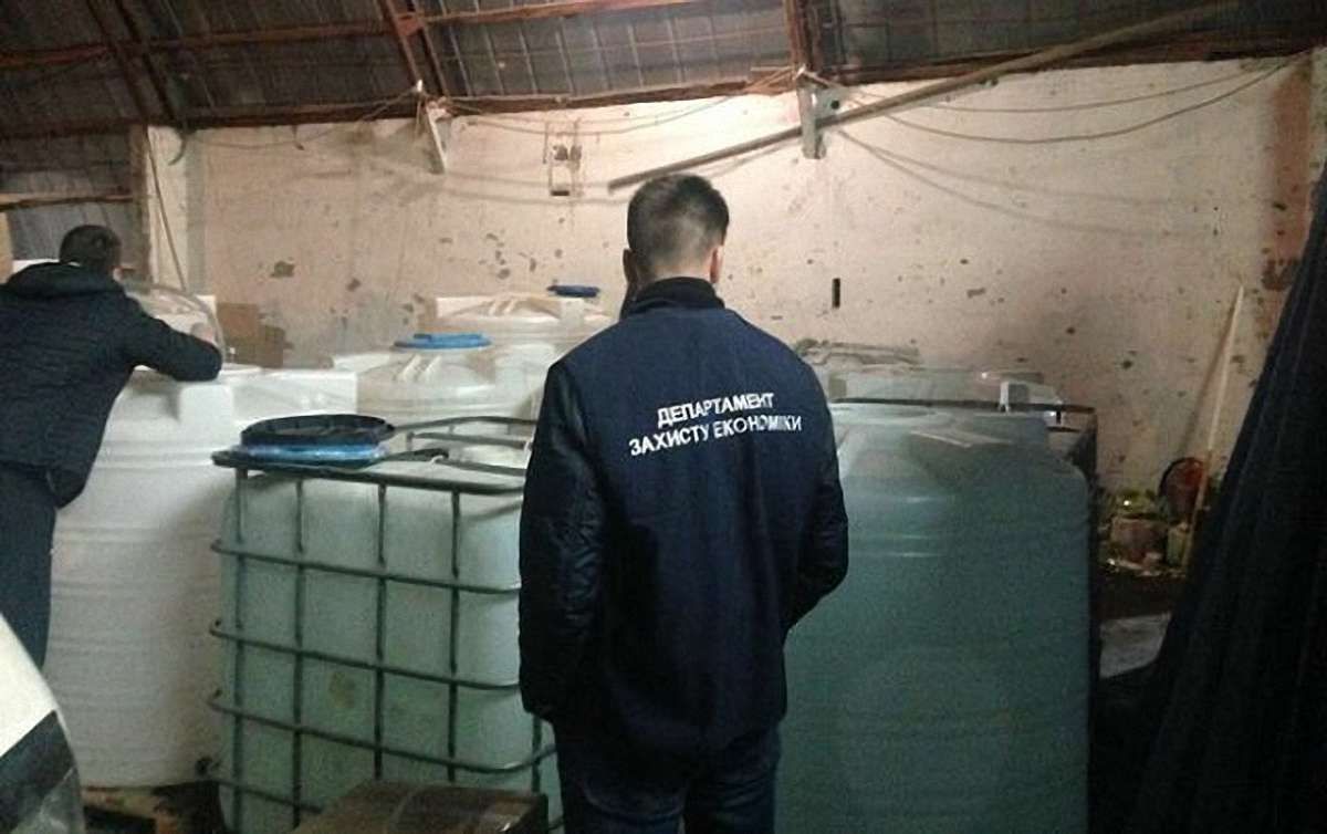 У Києві правоохоронці вилучили понад 26 тонн контрафактного алкоголю