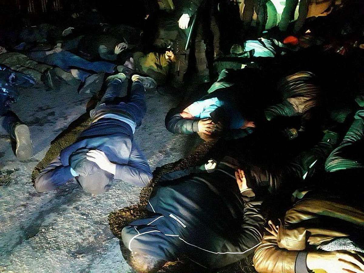 Поліція затримала 40 рейдерів при спробі захопити агропідприємство в Полтавській області
