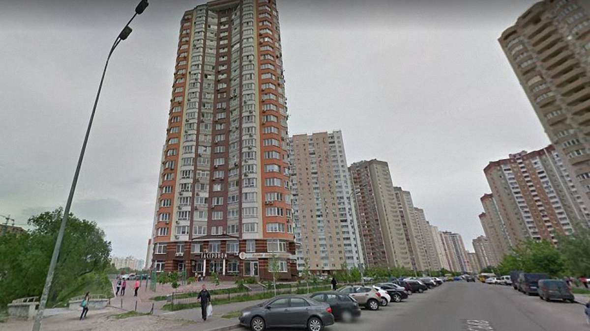 В Києві на рівні 16-го поверху обірвався ліфт з жінкою і дитиною всередині