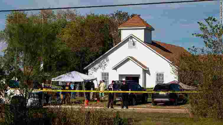 У Техасі невідомий розстріляв у церкві 27 людей