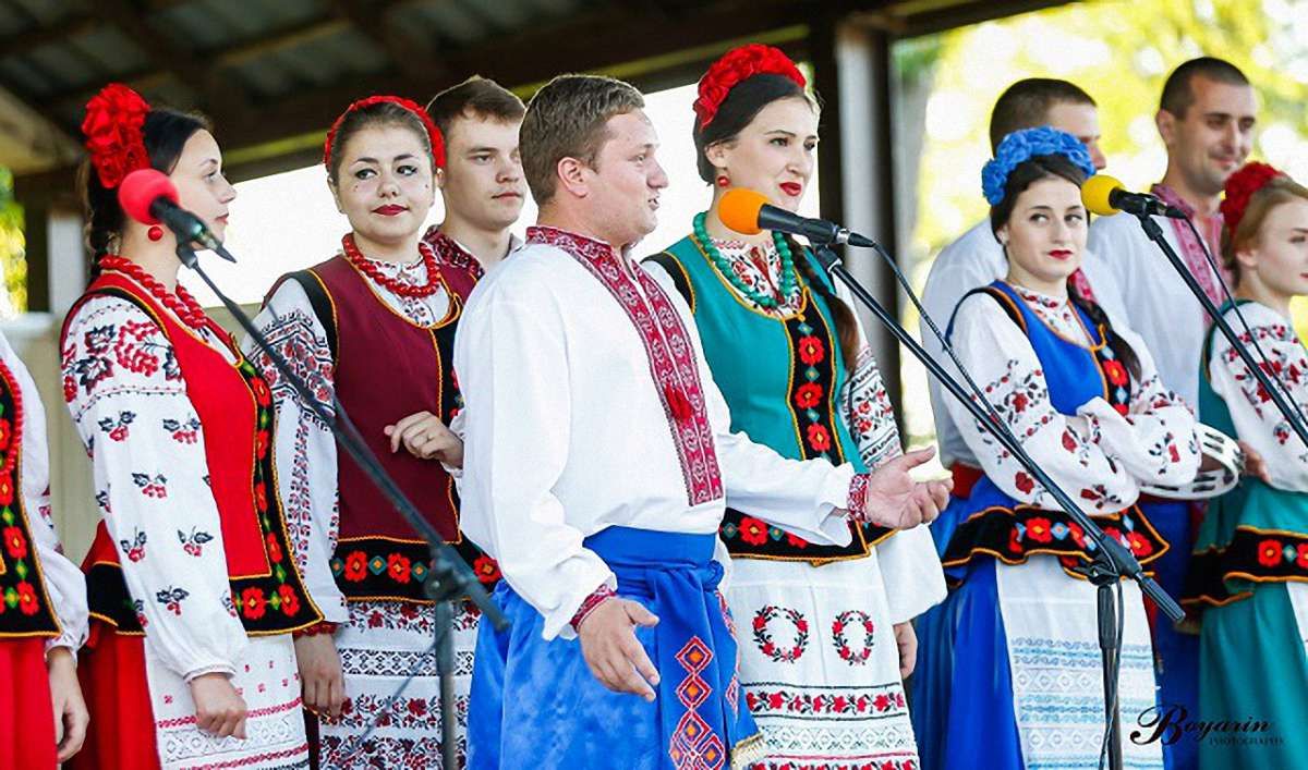 У Чехії український народний ансамбль намагалися змусити виступити на сцені Російського центру