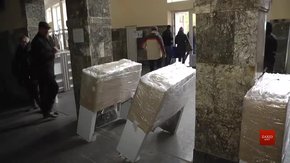 У Трускавці місцеві активісти виламали турнікети на вході до бювету