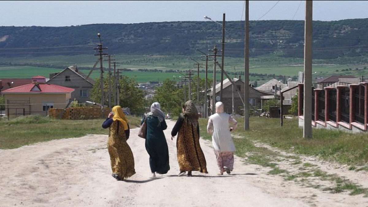 На адміністративній межі з Кримом росіяни затримали дружин кримських політв’язнів