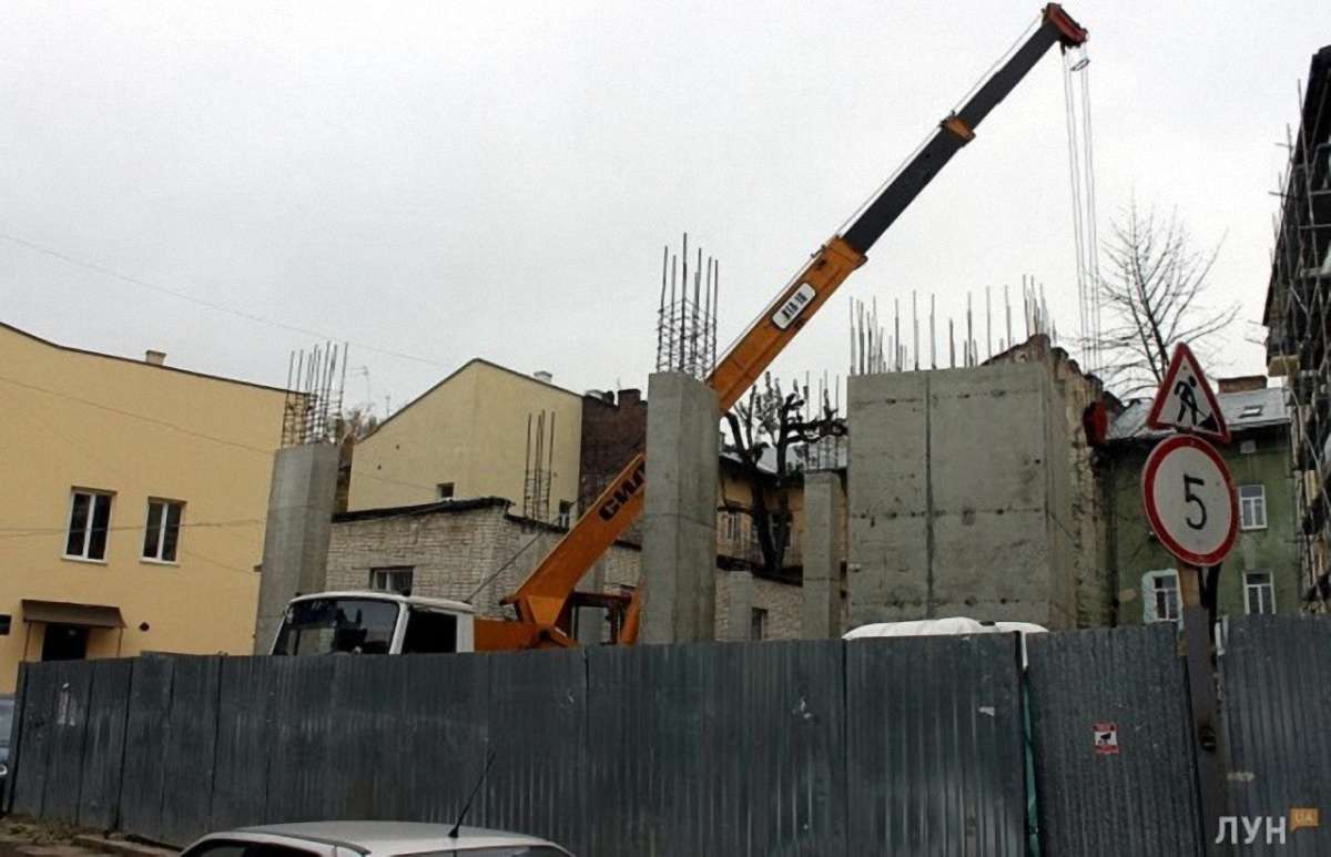 ДАБІ виявила порушення під час будівництва багатоповерхівки на вул. Судовій у Львові