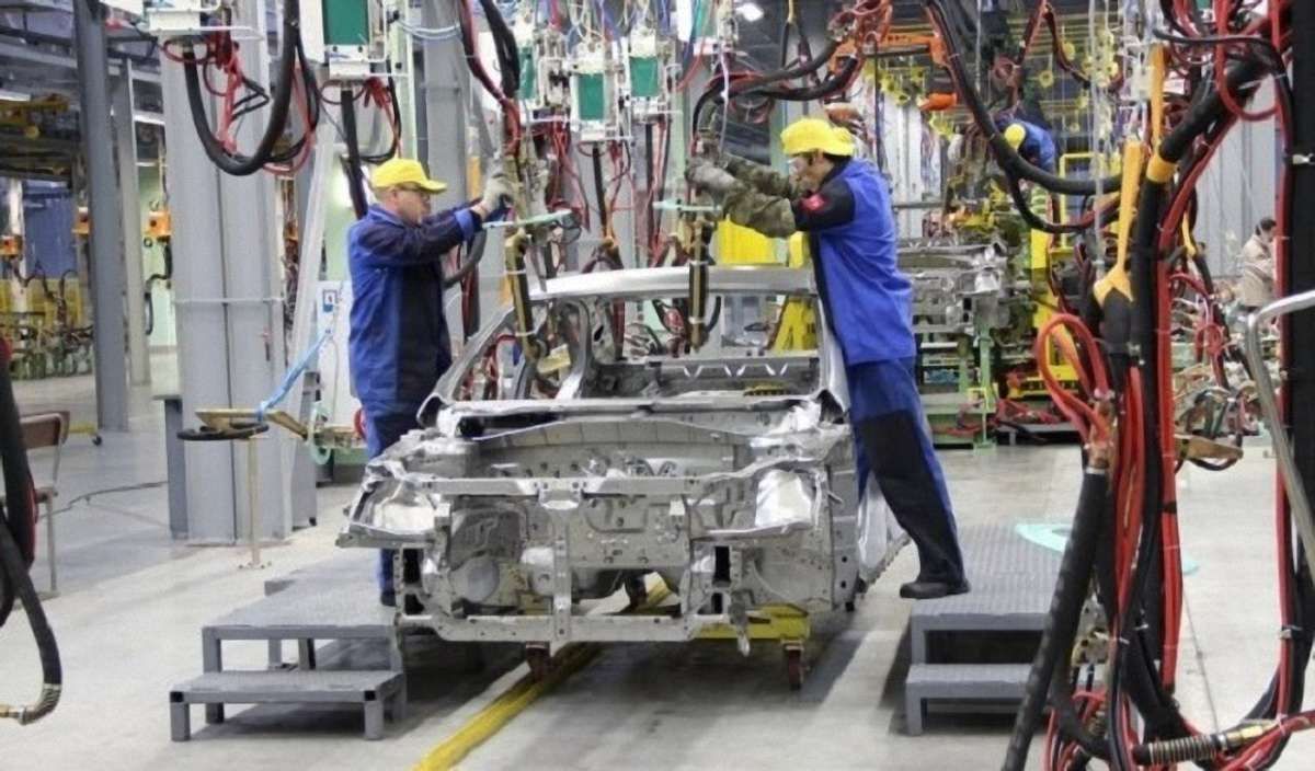 Україна збільшила випуск легкових автомобілів і автобусів