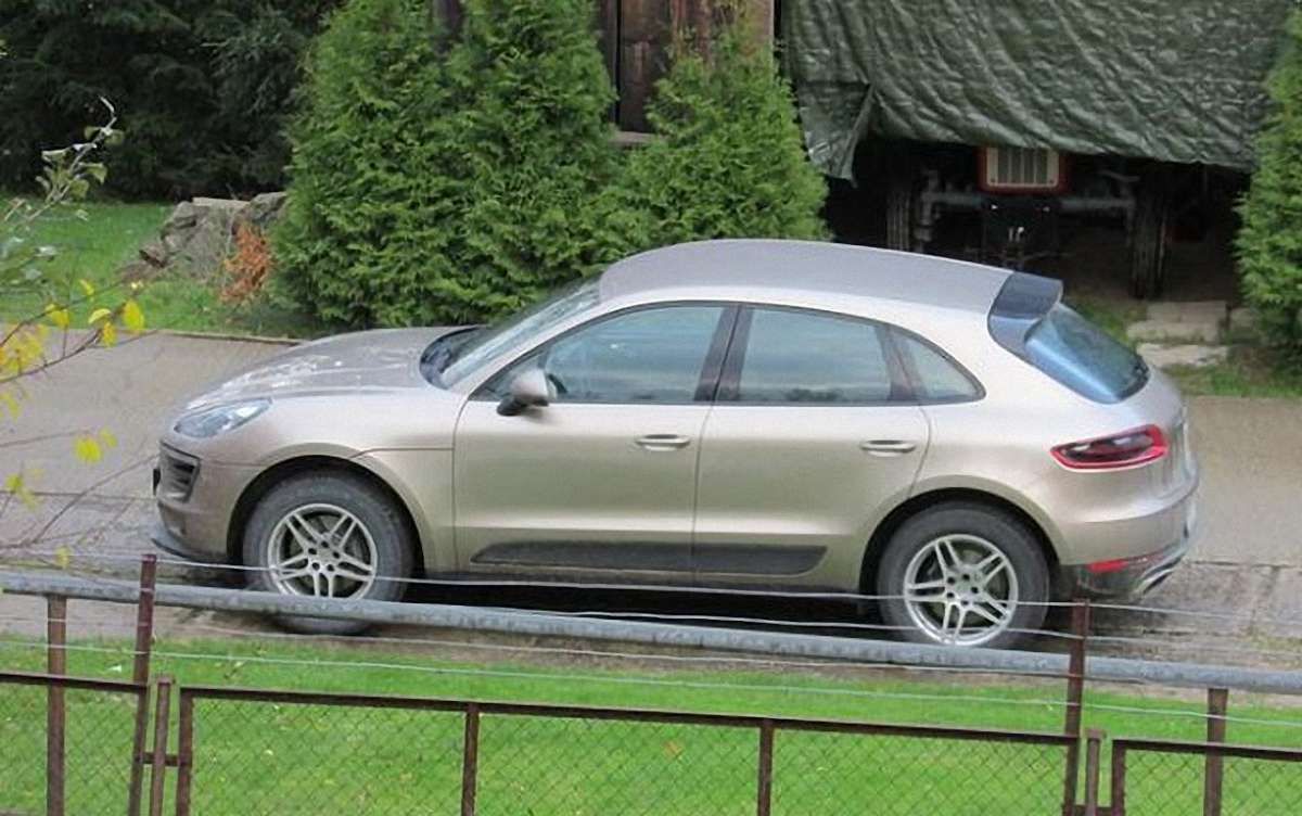 У Польщі обурені парафіяни змусили священика продати свій Porsche