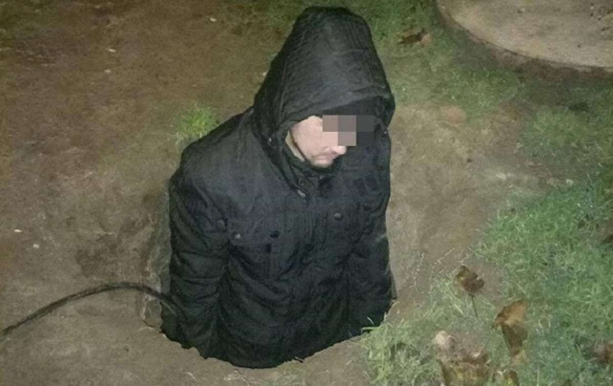 У Запоріжжі злодій застряг в колодязі