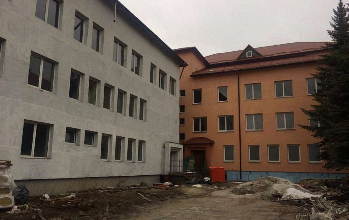 Гройсман пообіцяв виділити кошти на обладнання  для перинатального центру у Львові