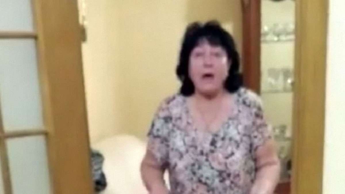 З’явилося відео, як свекруха голови НАЗК замкнула у квартирі детектива НАБУ