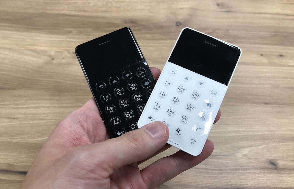 У Японії почали продавати найменший смартфон на базі Android