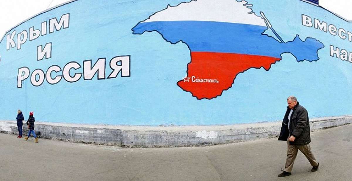 Окупаційна влада Криму почала забирати видані кримчанам російські паспорти
