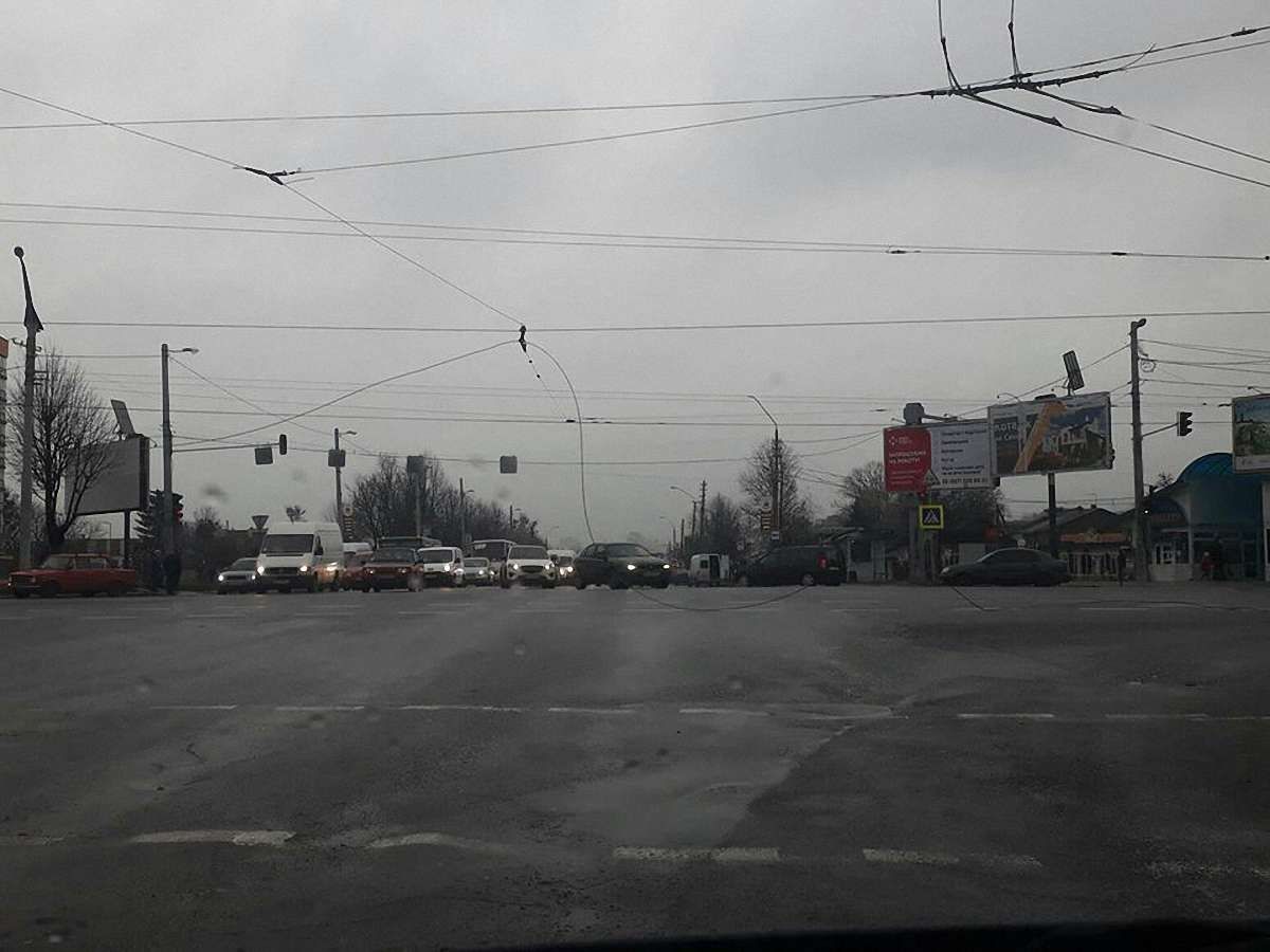Через обрив контактної мережі у Львові тимчасово не курсують тролейбуси № 3, 25