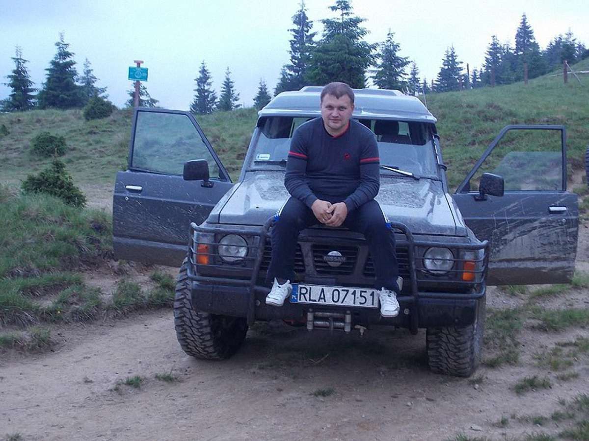 Фото єгерів з убитою риссю опублікував лісник, батька якого підозрюють у браконьєрстві
