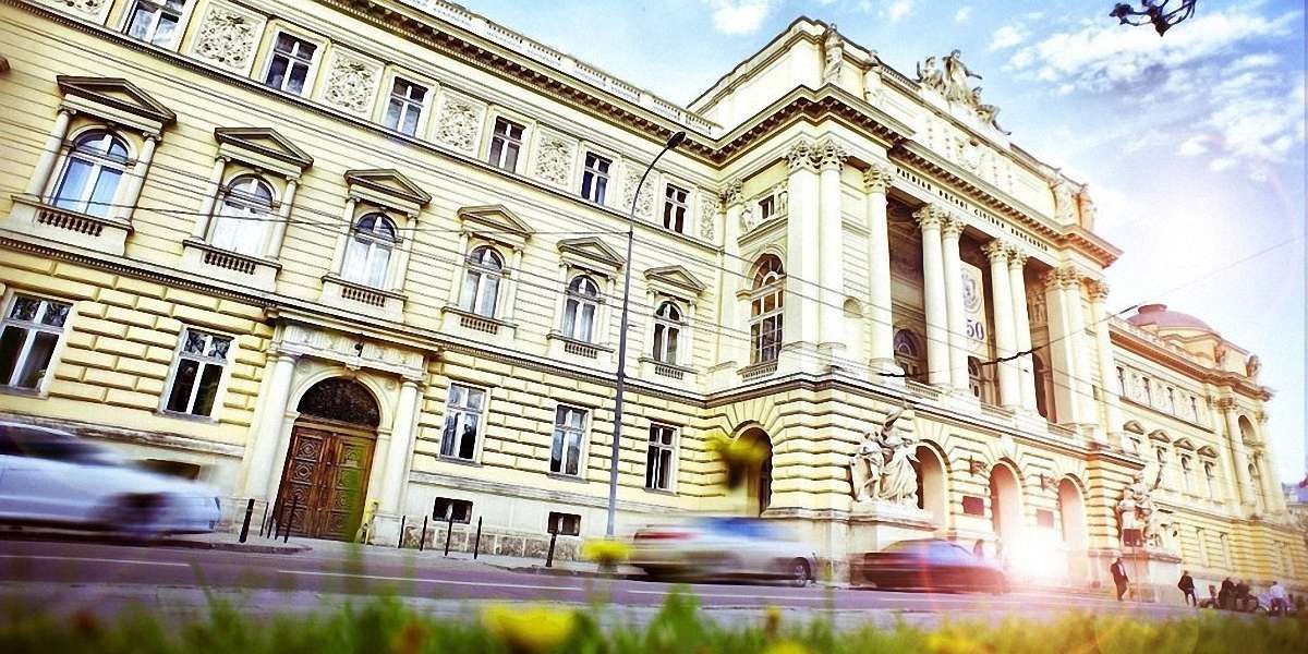 Львівський університет проведе благодійний аукціон для збору коштів на новий гуртожиток