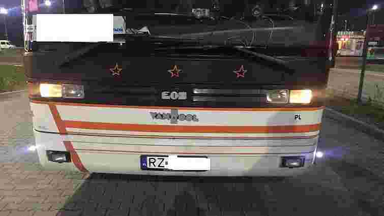 Львівські прикордонники конфіскували польський рейсовий автобус за контрабанду сигарет