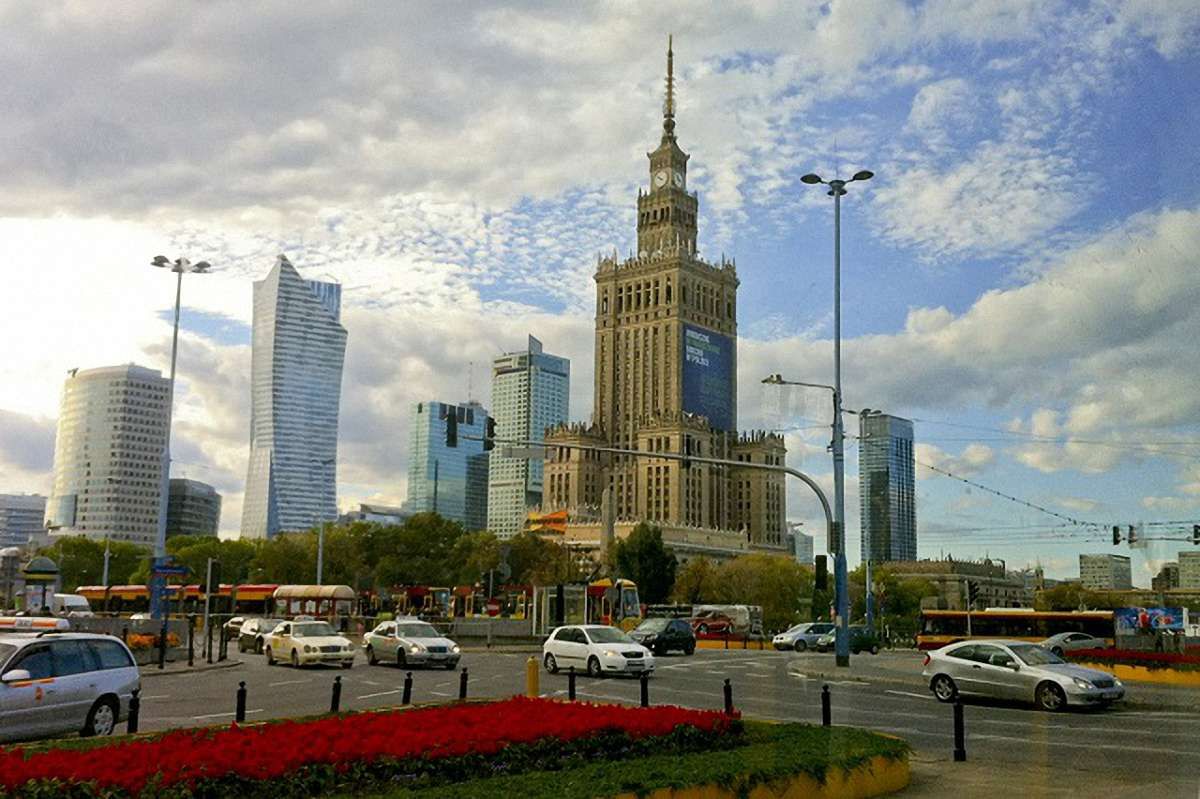 В уряді Польщі пропонують знести «сталінську висотку» у центрі Варшави